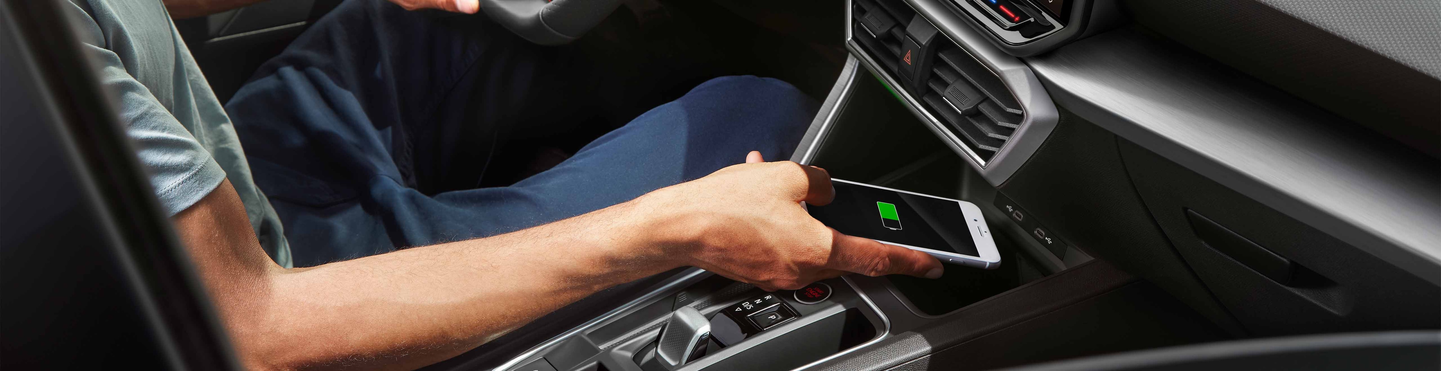 man-inside-seat-leon-conecting-the-phone 